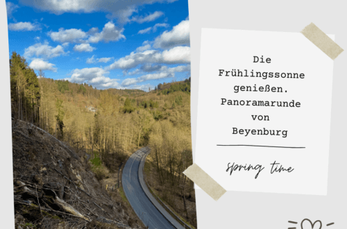 Ein zweigeteiltes Bild. Auf der linken Seite blick über ein bewaldetes Tal. Blauer Himmel mit Wolken. auf der rechten Seite ein mit Klebeband fixierter Zettel mit der Aufschrift: Die Frühlingssonne genießen. Panaoramarund von Beyenburg