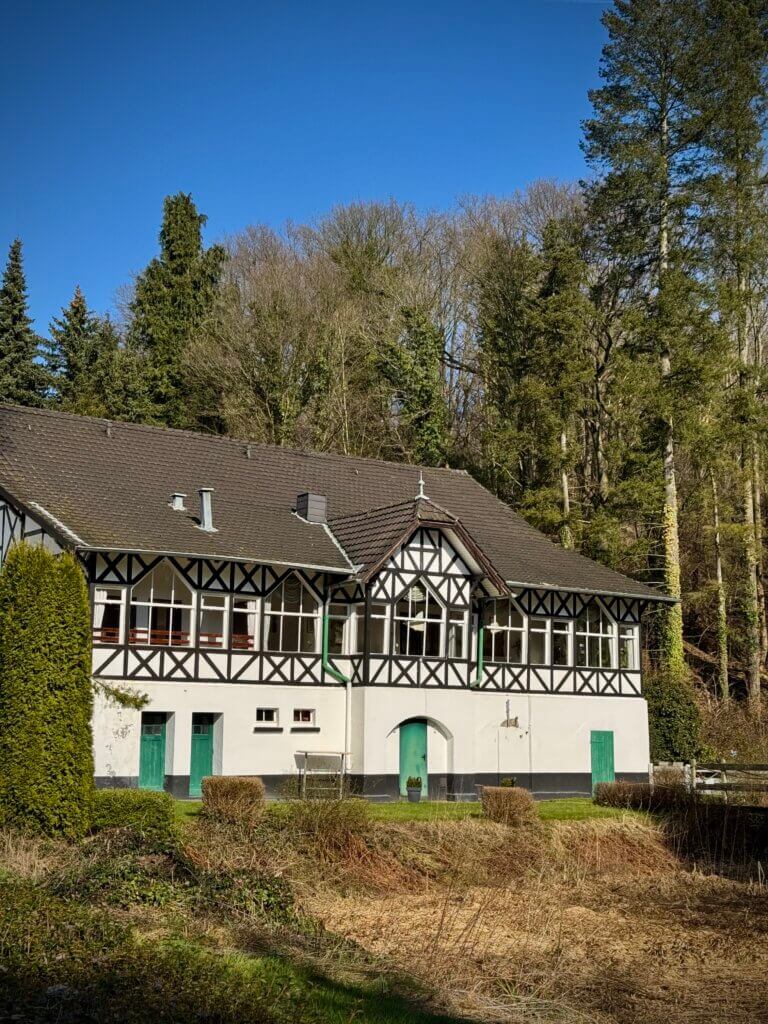 Ein altes Fachwerkhaus im Ittertal