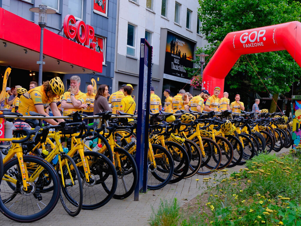 Start der Radfahrer Team Rinkeby am GOP Essen