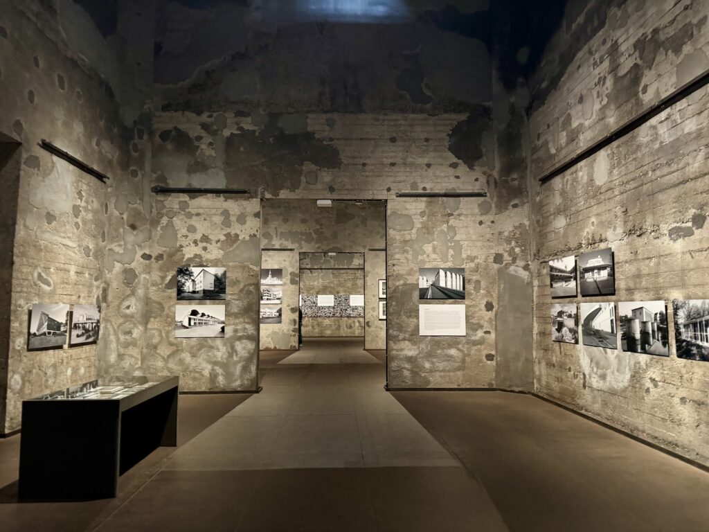 Ausstellung Bau1haus von Jean Molitor in der Mischanlage auf Zollverein in Essen