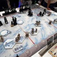 Star-Wars-Minispielfeld mit Eislandschaft – taktisches Tabletop mit Rebellen und Sturmtruppen auf der SPIEL Essen.